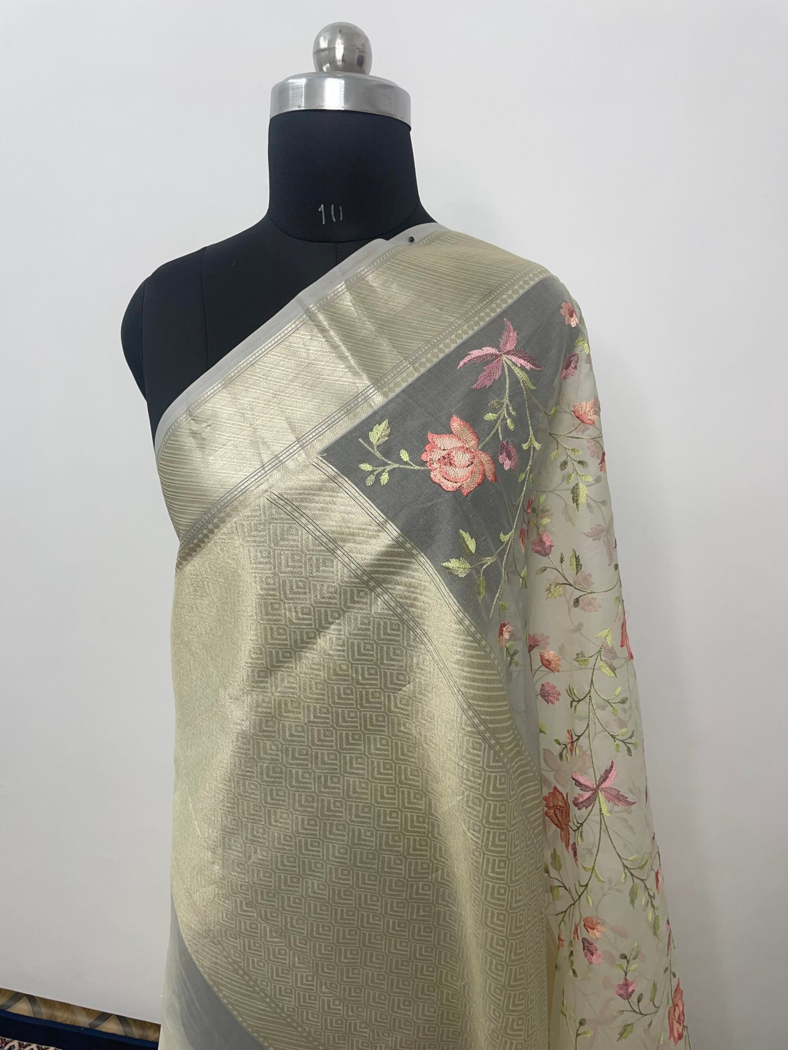 Cream Embroidery Organza Silk Saree - Image 3