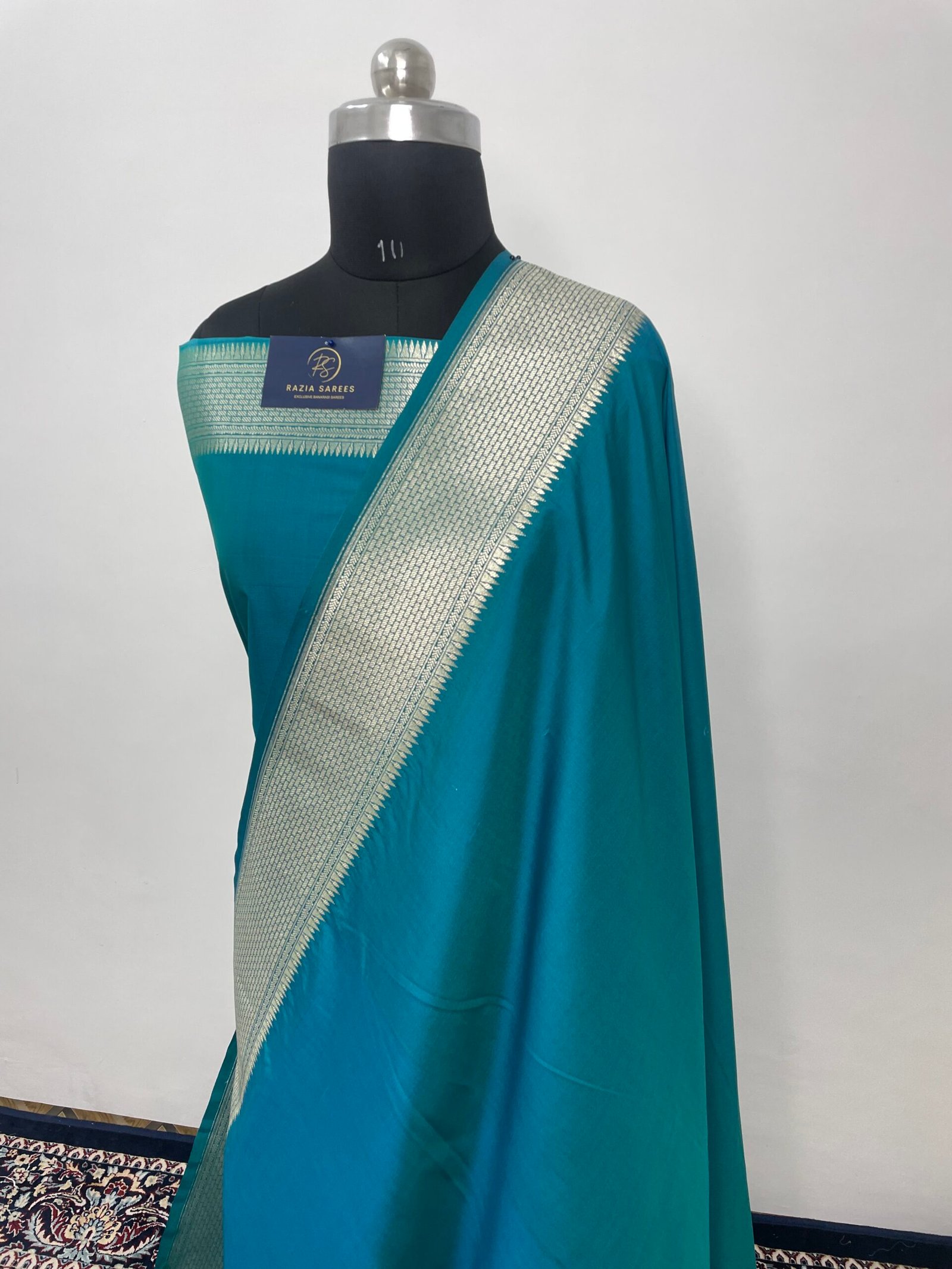Peacock Blue Plain Premium Katan Silk Saree - Image 2
