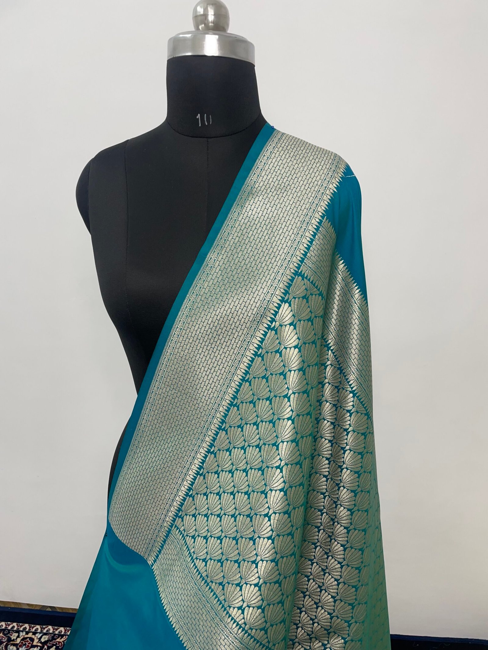 Peacock Blue Plain Premium Katan Silk Saree - Image 3