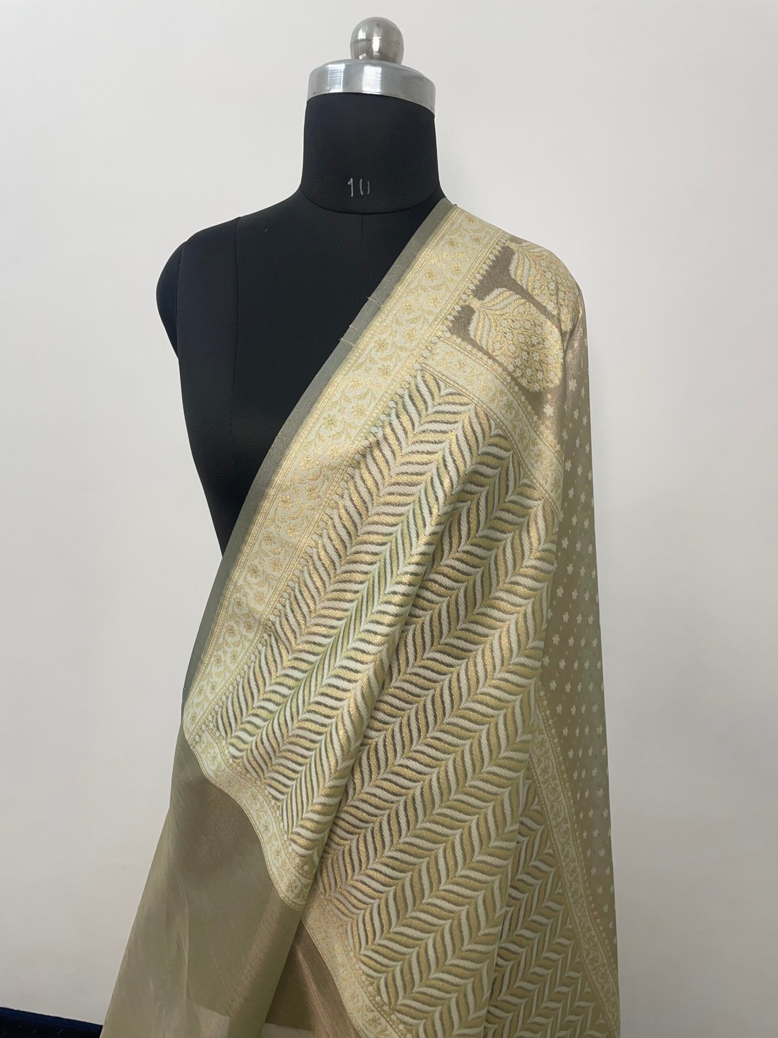 Grey Premium Jamdani Tissue Silk Saree - Image 3
