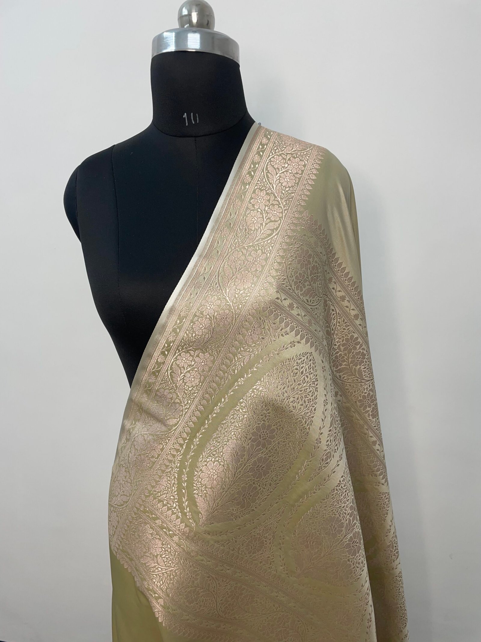 Ivory Tussar Plain Mashru Katan Silk Saree - Image 3