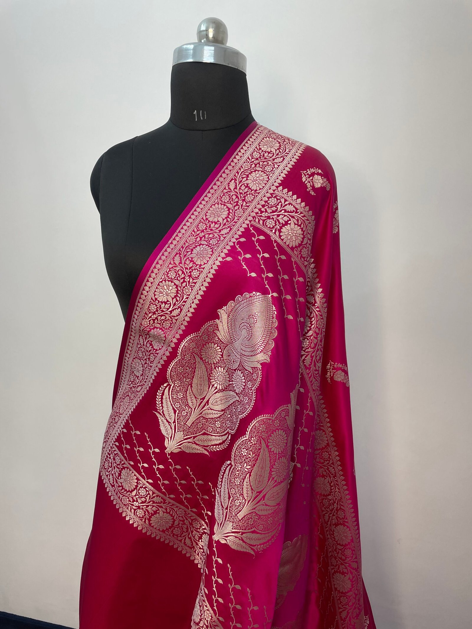 Rani Boota Mashru Katan Silk Saree - Image 3