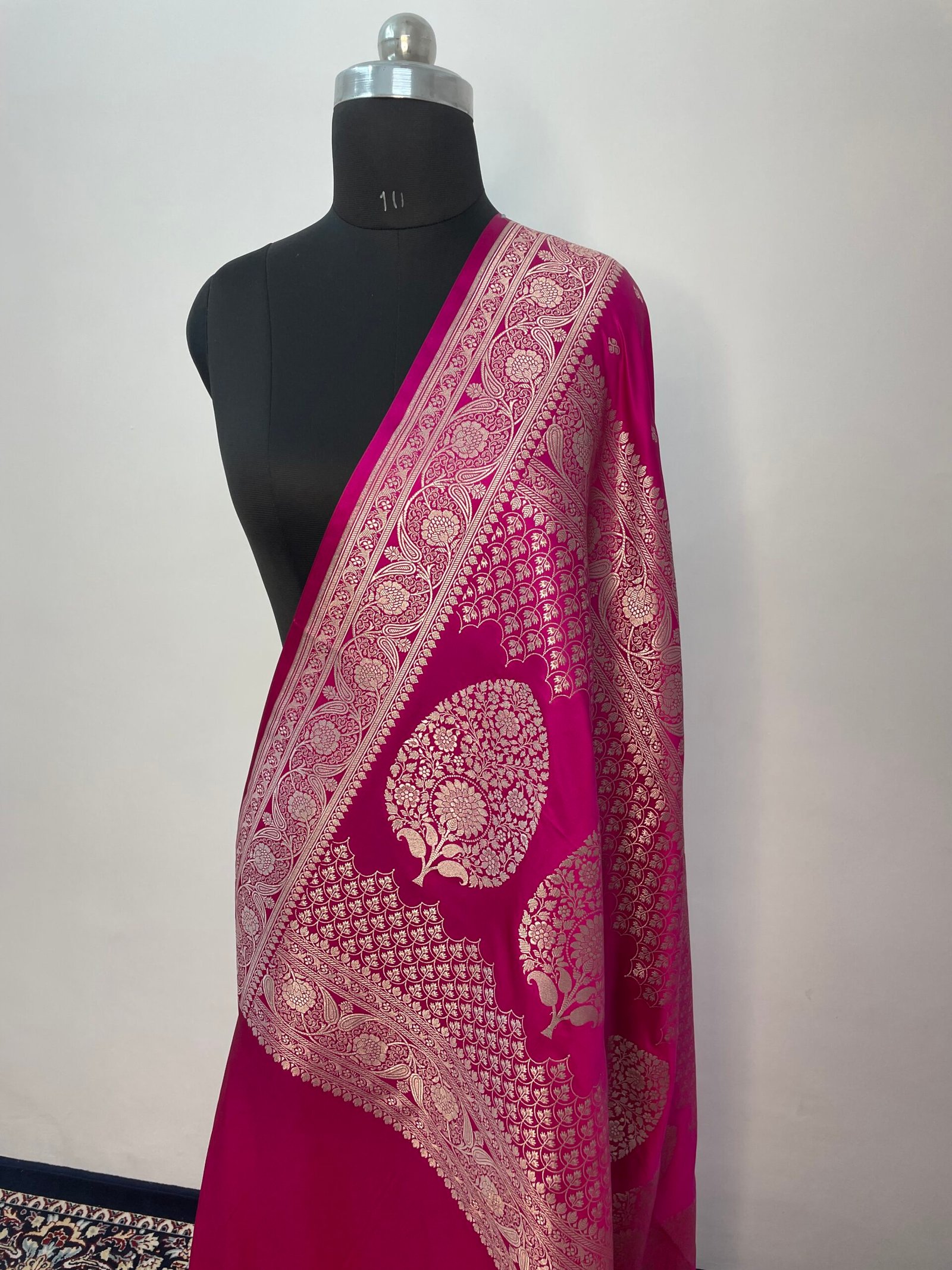 Rani Purple Shade Booti Mashru Katan Silk Saree - Image 3