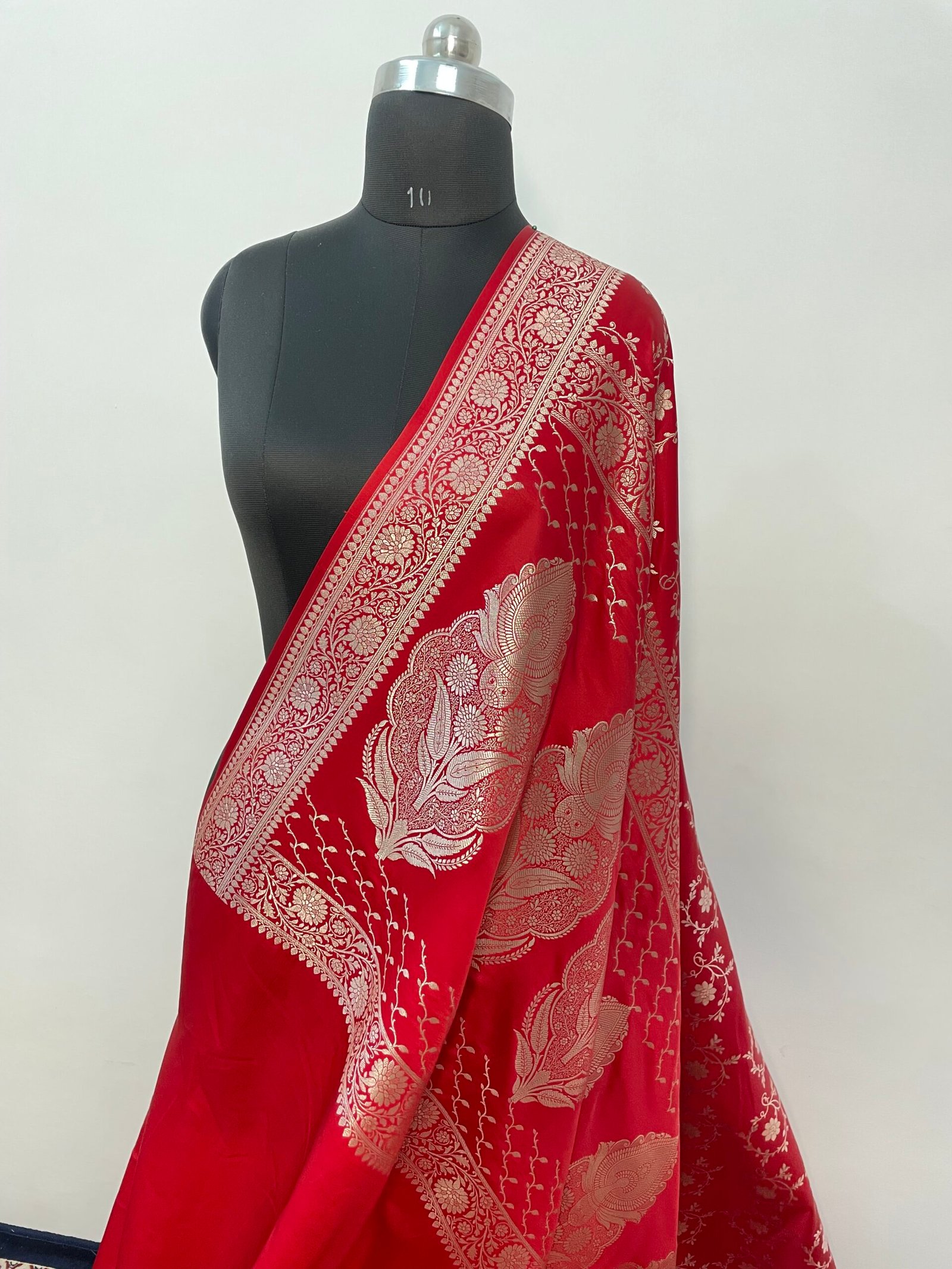 Red Jaal Mashru Katan Silk Saree - Image 3