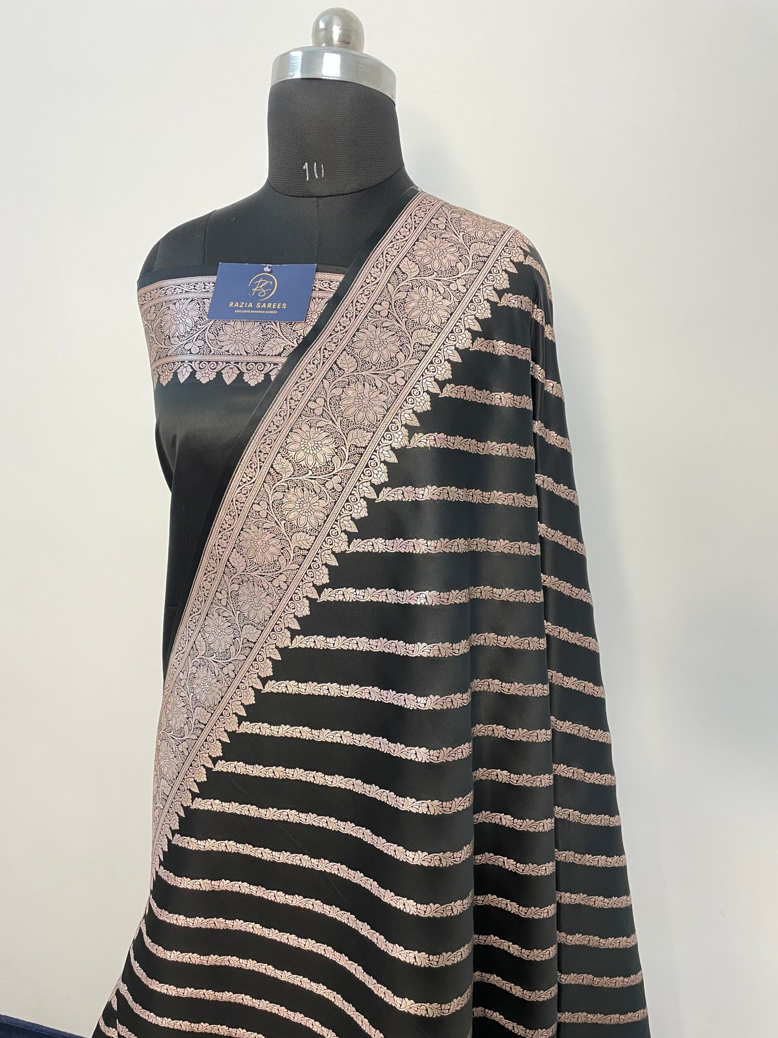 Black Aada Mashru Katan Silk Saree - Image 2