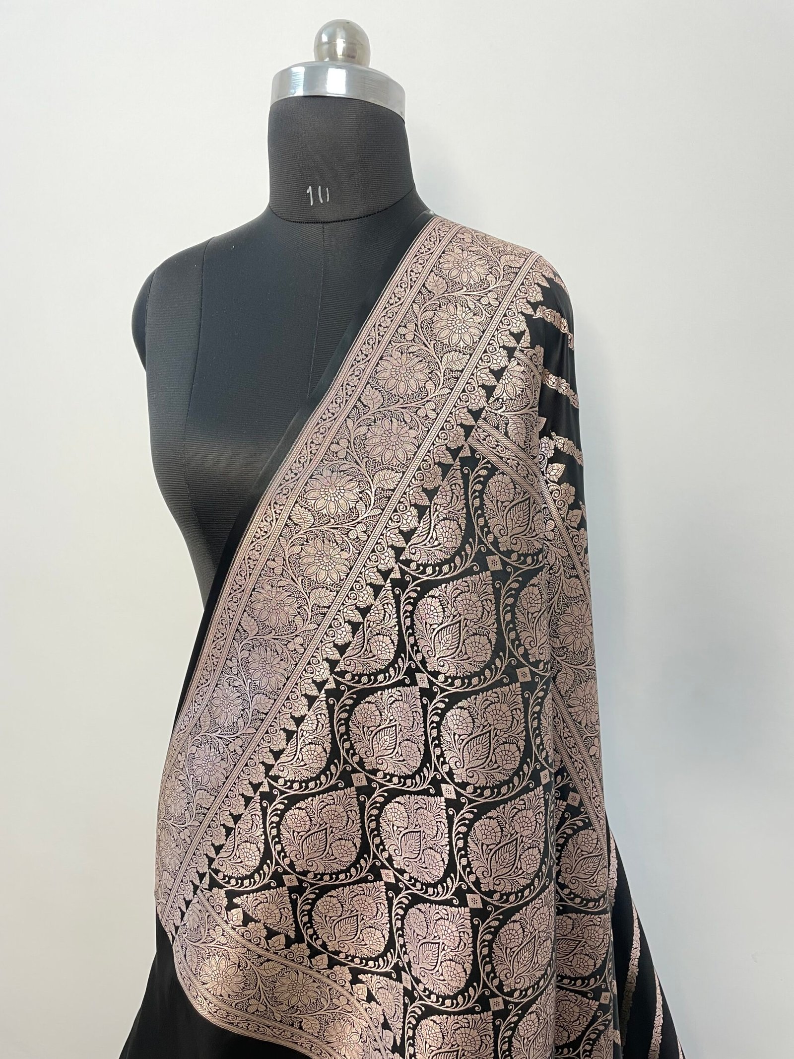 Black Aada Mashru Katan Silk Saree - Image 3