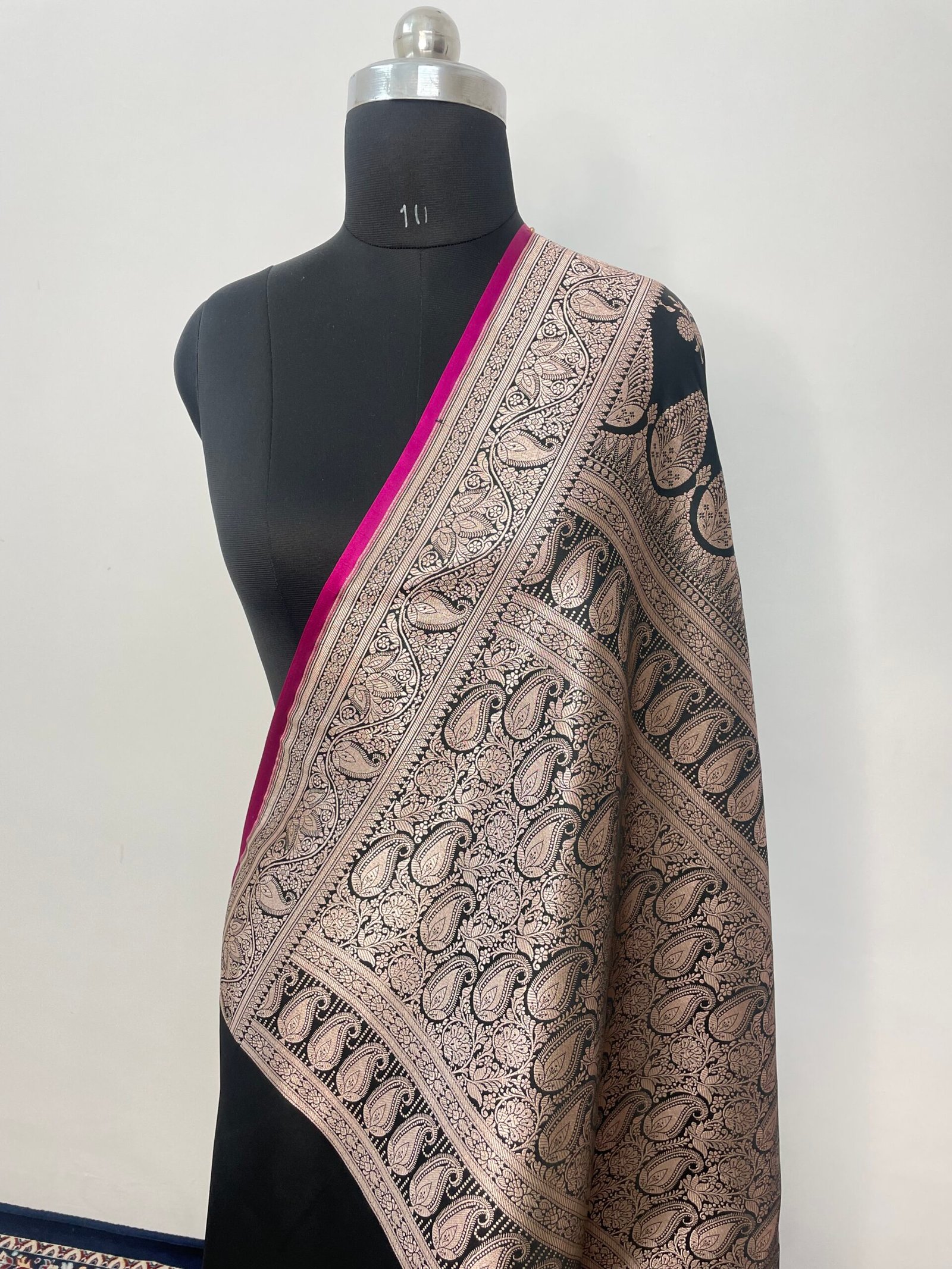 Black Jaal Mashru Katan Silk Saree - Image 3