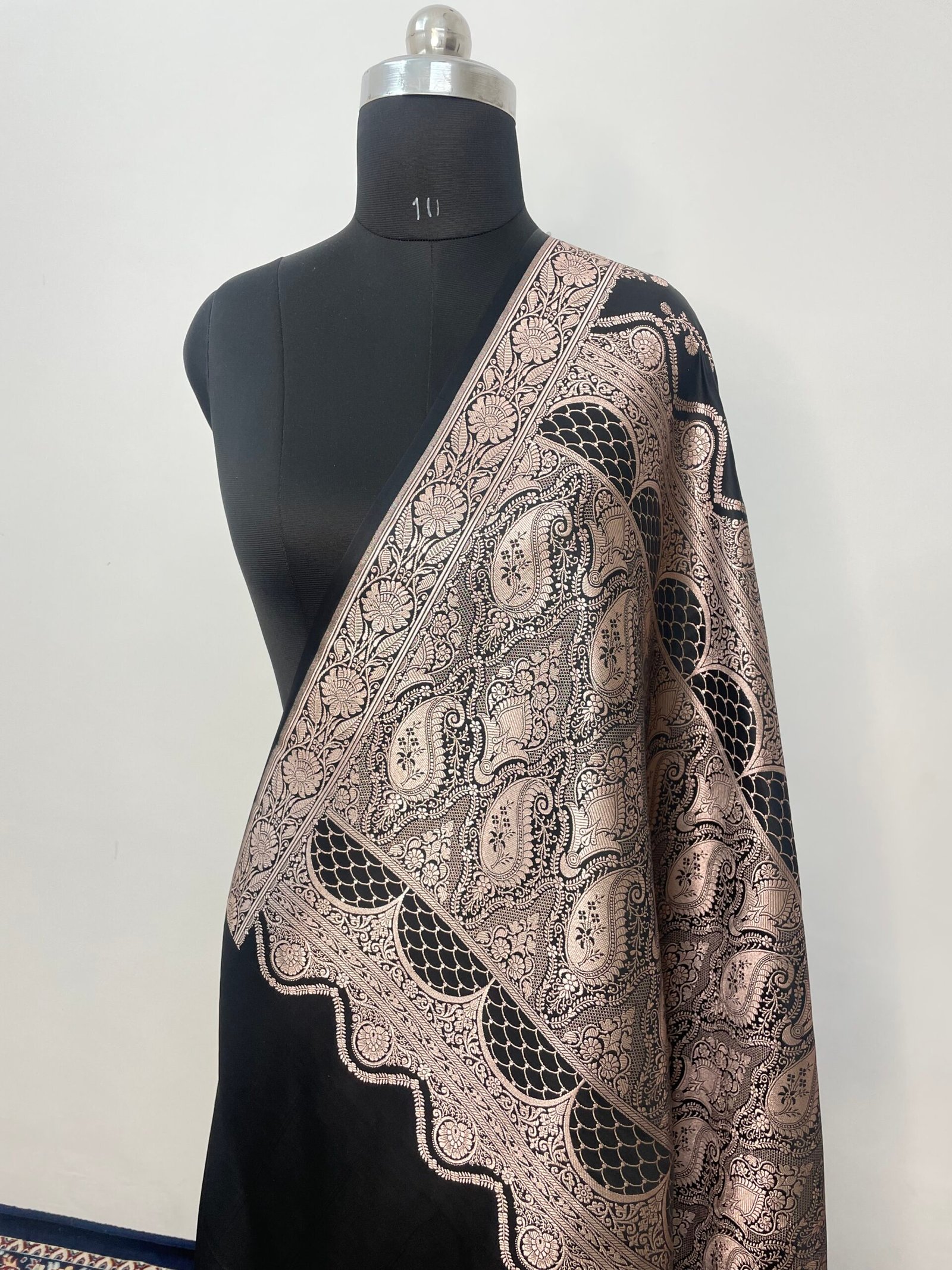 B. Black Aada Mashru Katan Silk Saree - Image 3