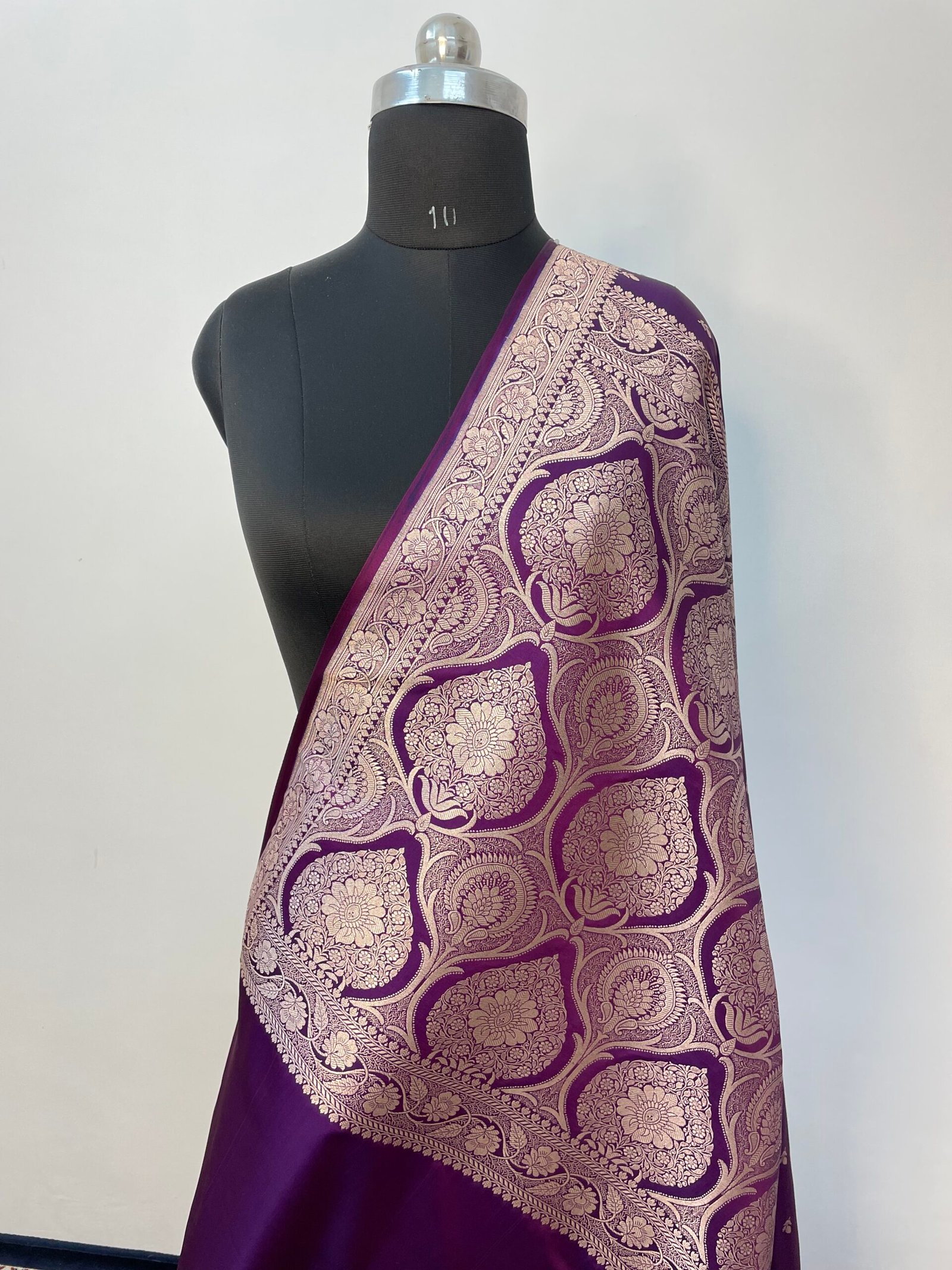 Begani Designer Booti Mashru Katan Silk Saree - Image 3