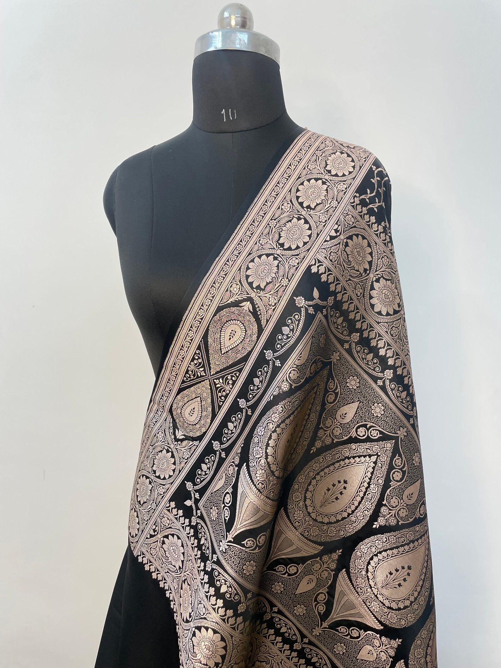 Black Designer Aada Mashru Katan Silk Saree - Image 3