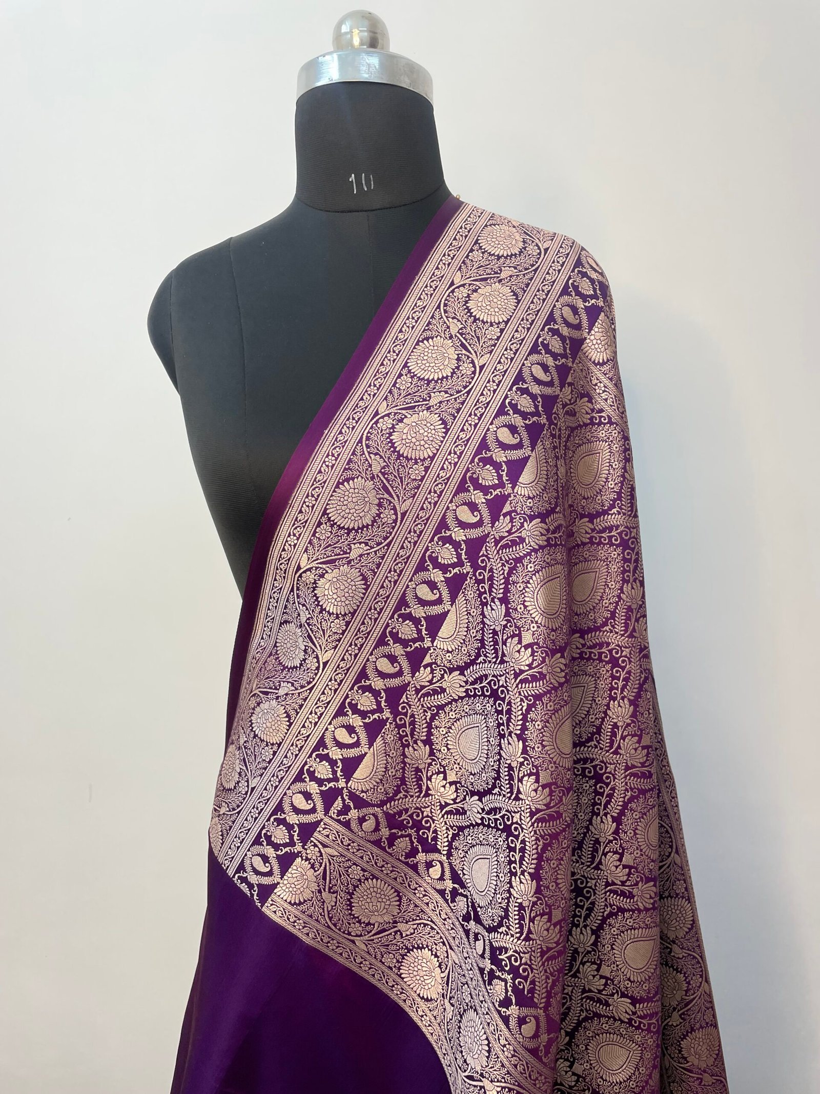 Begani Designer Jaal Mashru Katan Silk Saree - Image 3