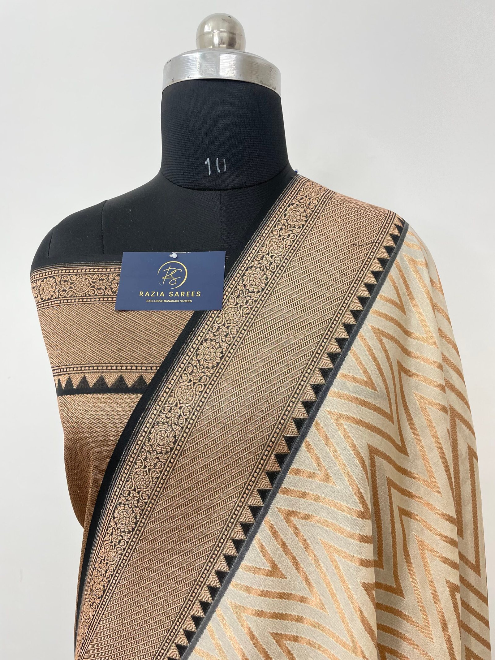 Off White Contrast Zikzak Kadhiyal Designer Tissue Silk Saree