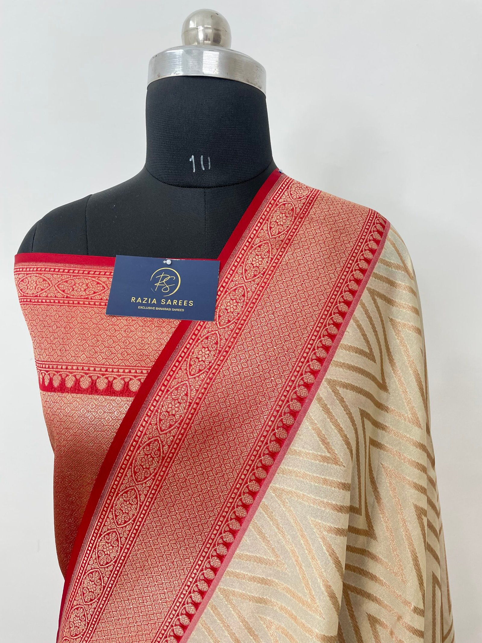 Off White Contrast Zikzak Designer Kadhiyal Tissue Silk Saree