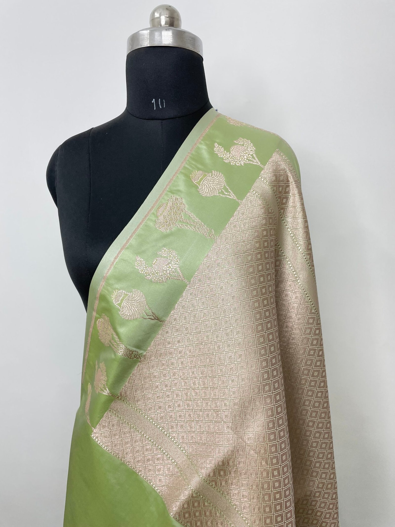 Ivory Pista Designer Strip Gamla Mashru Katan Silk Saree - Image 3