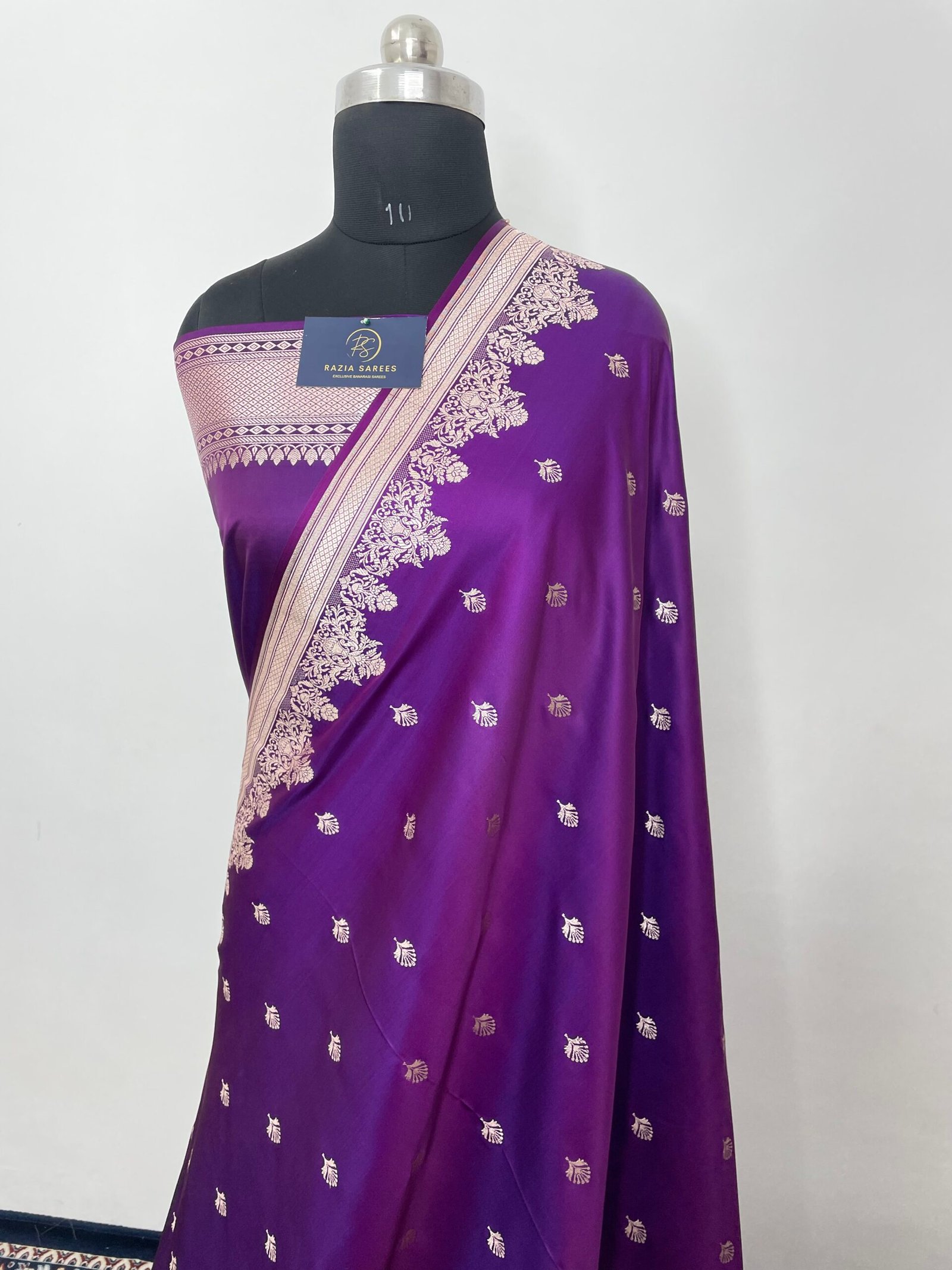 Begani Designer Booti Mashru Katan Silk Saree - Image 2