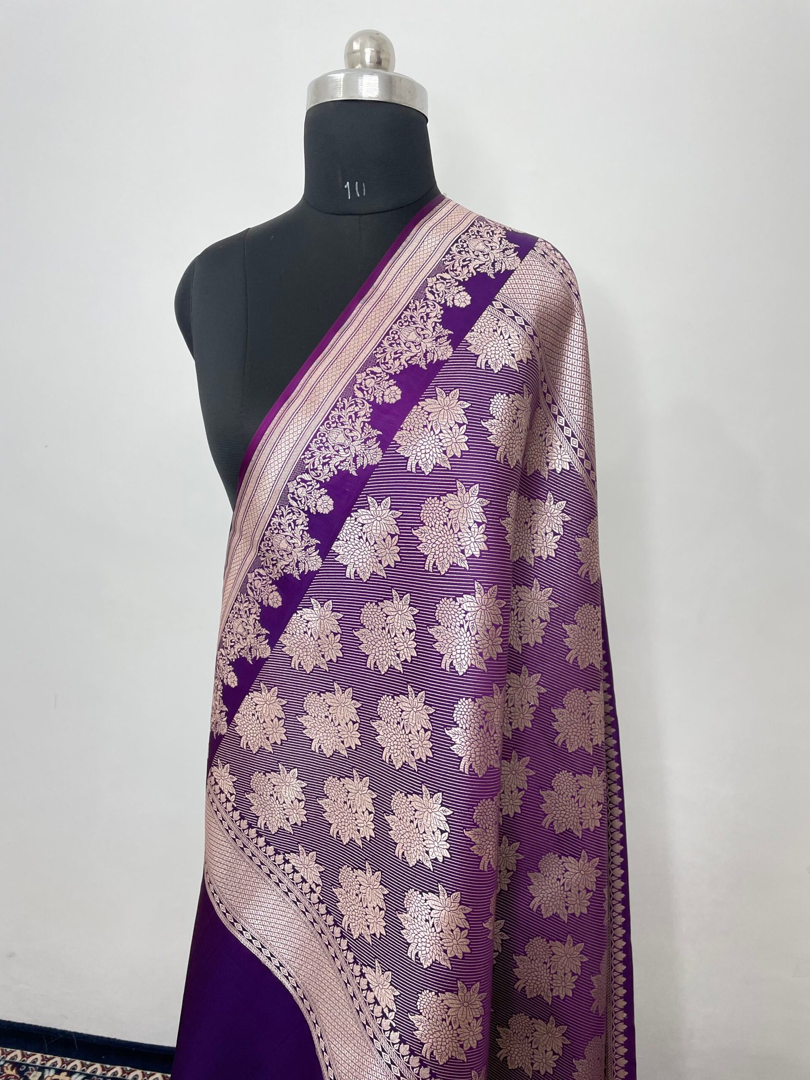 Begani Designer Booti Mashru Katan Silk Saree - Image 3