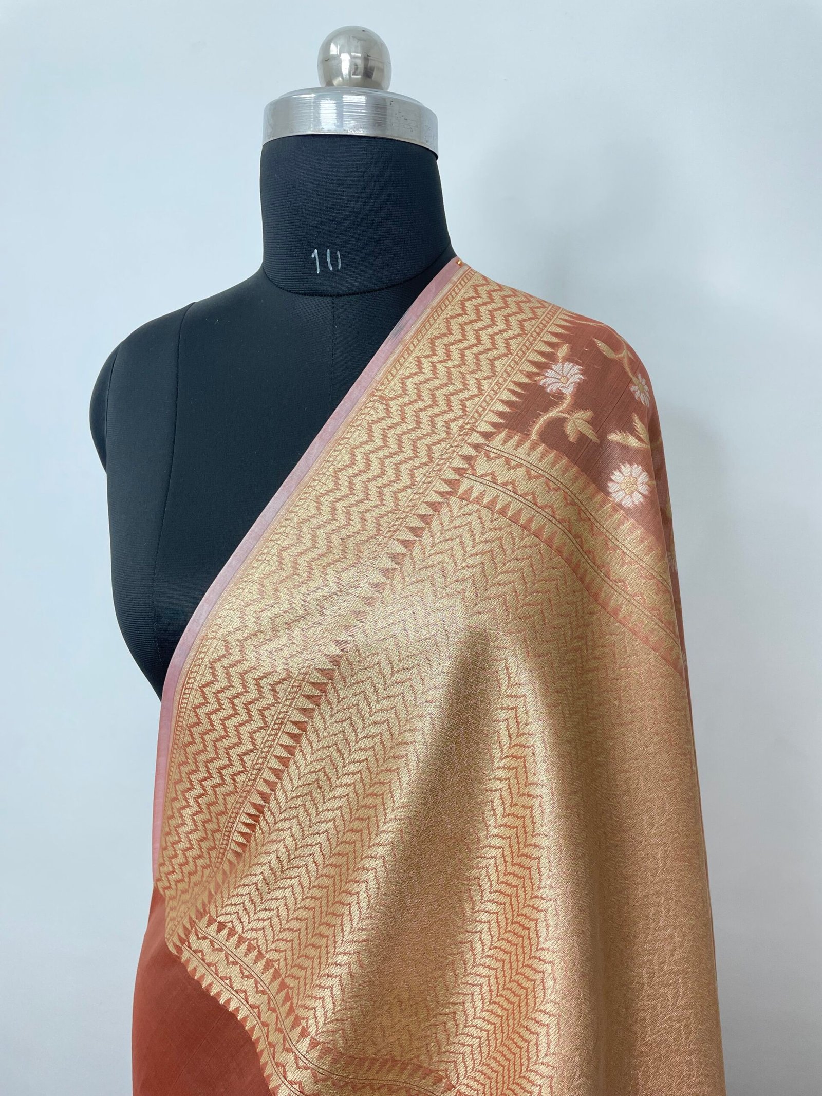 Dual Tone Peach Premium Jamdani Tissue Silk Saree - Image 3